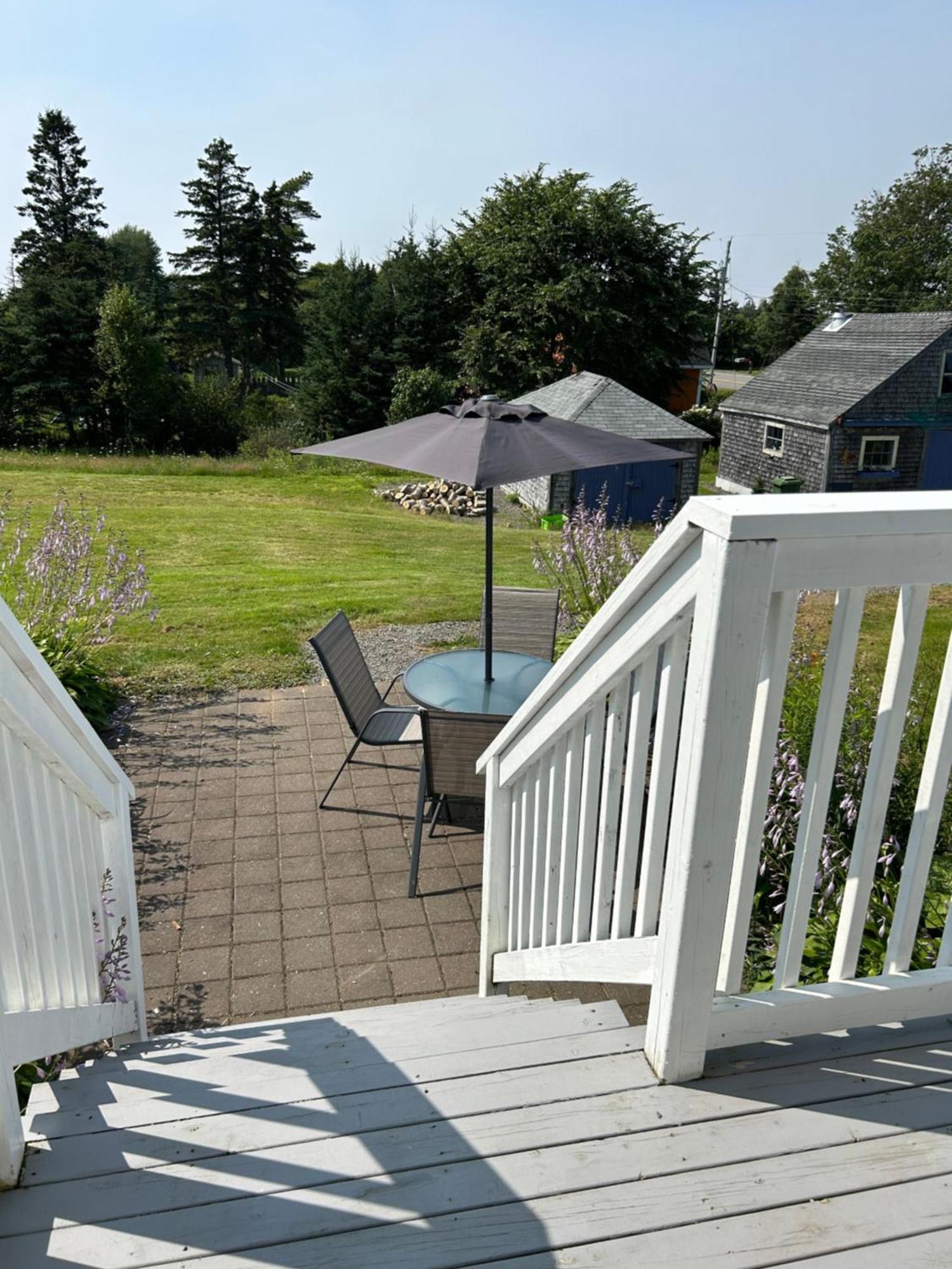 Tides Inn Guest Suites Halls Harbour Exterior photo