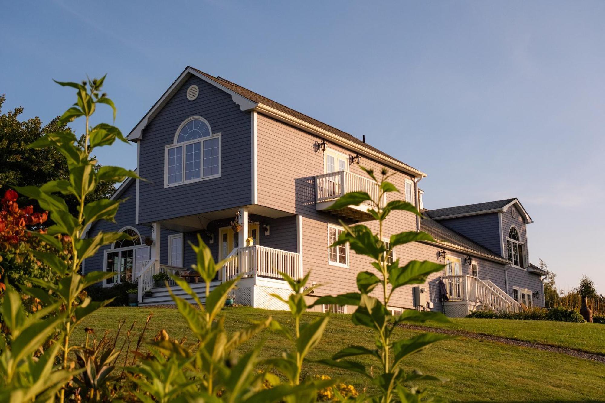 Tides Inn Guest Suites Halls Harbour Exterior photo